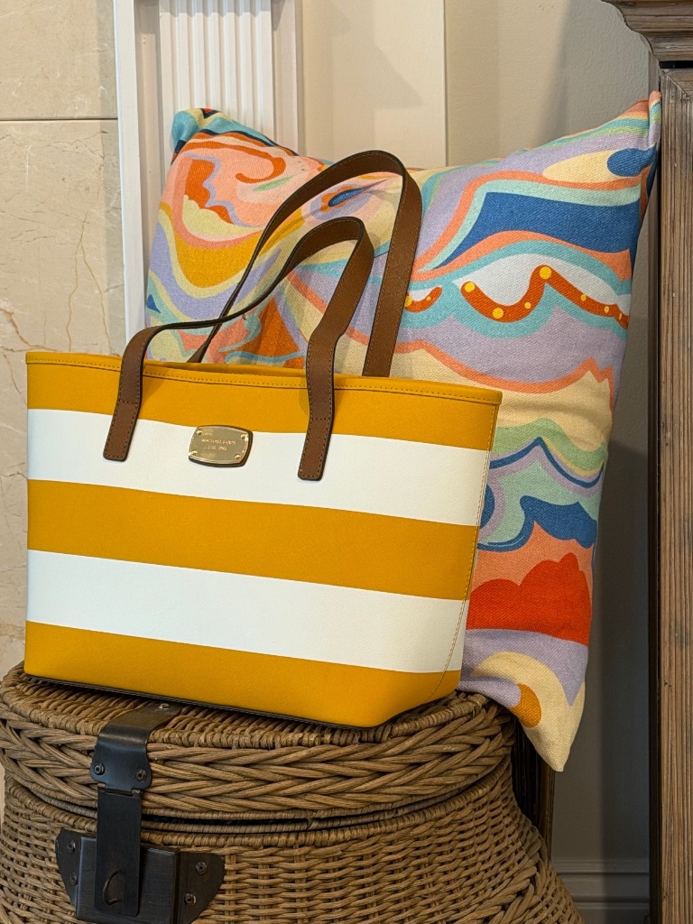MICHAEL KORS JET SET TRAVEL STRIPE YELLOW SUN+WHITE SAFFIANO LEATHER Medium Tote